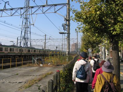 JR線路沿いに西進